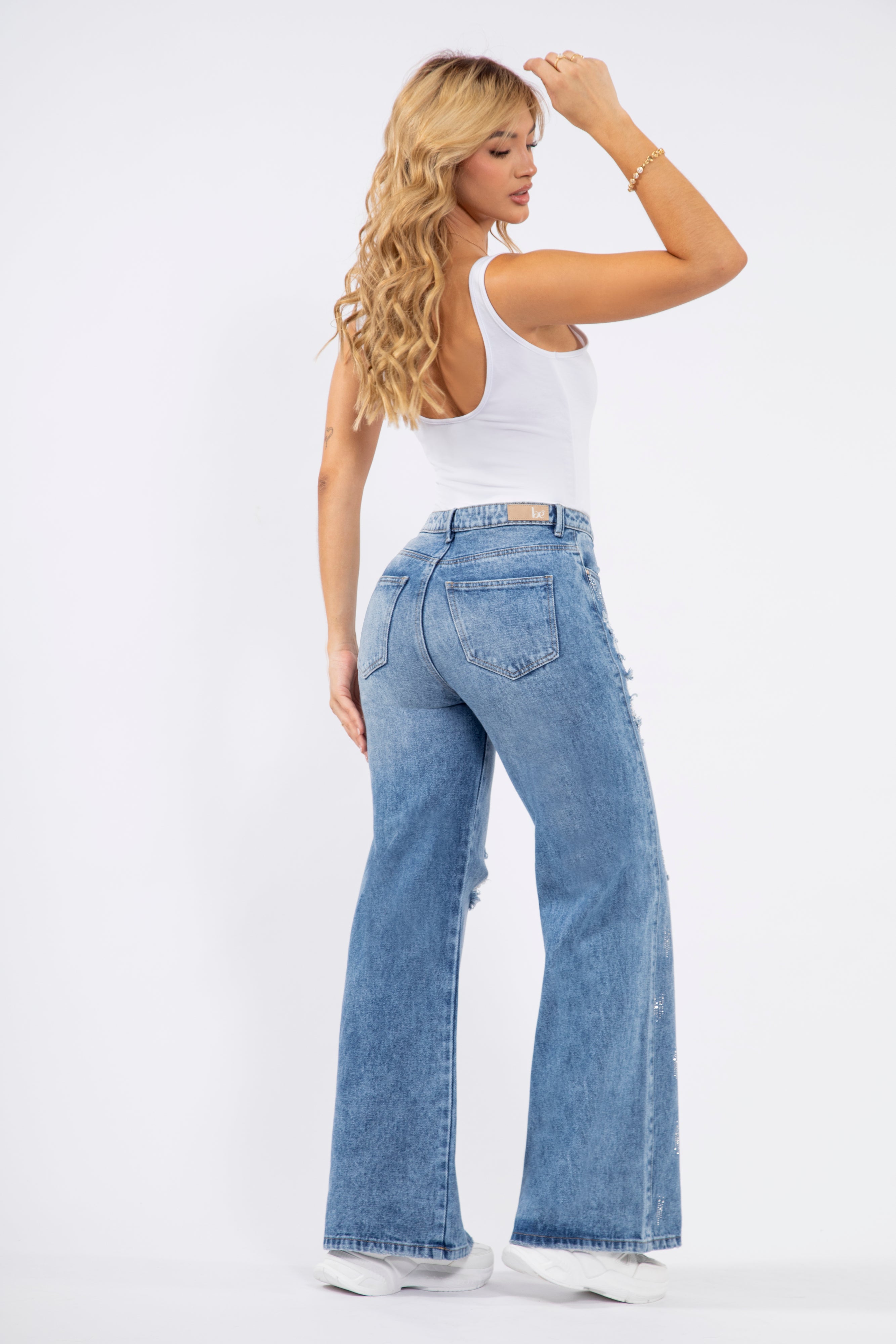 WIDE JEAN CON BRILLOS Y DESTROYER