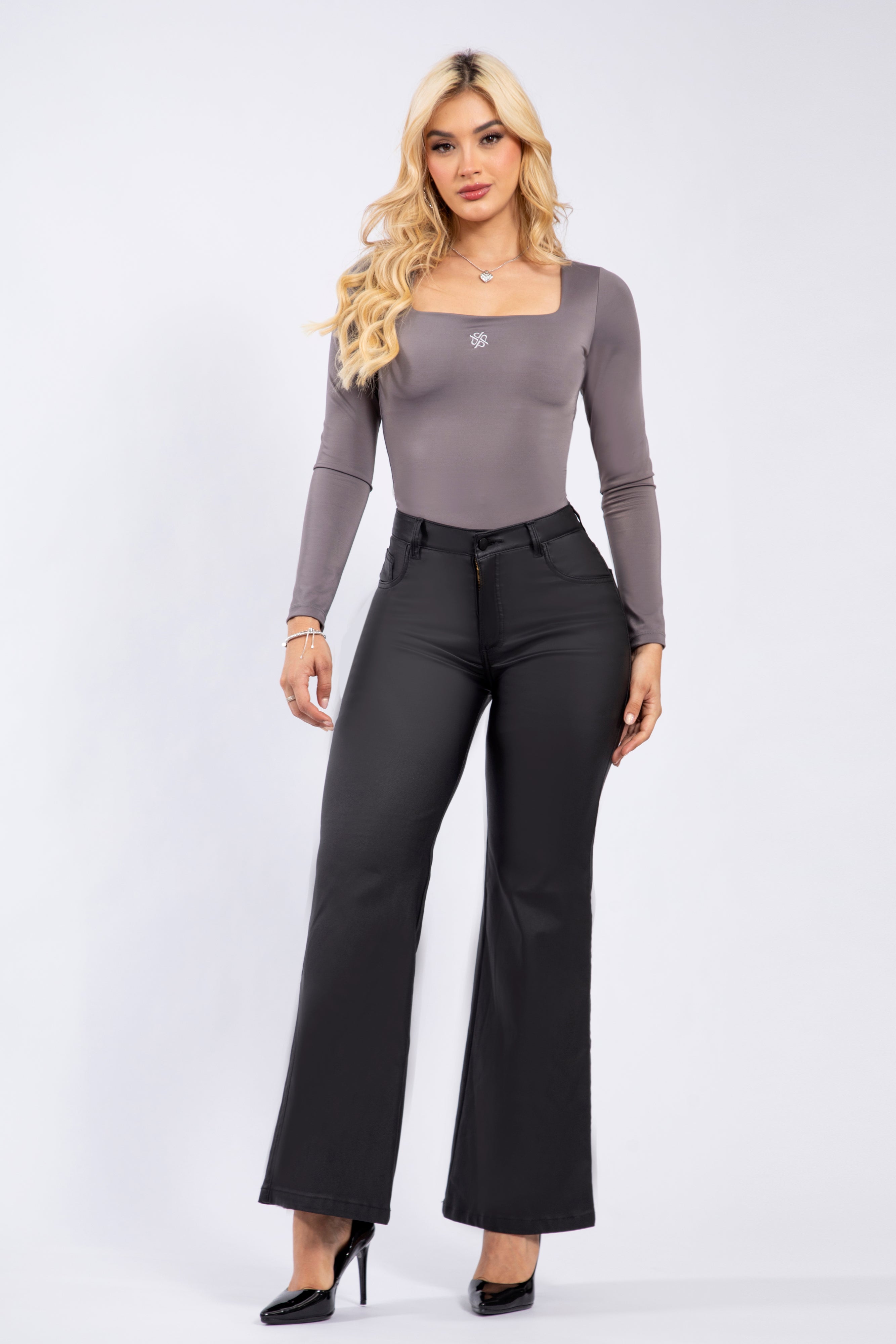 PANTALON CUERO BOTA CAMPANA