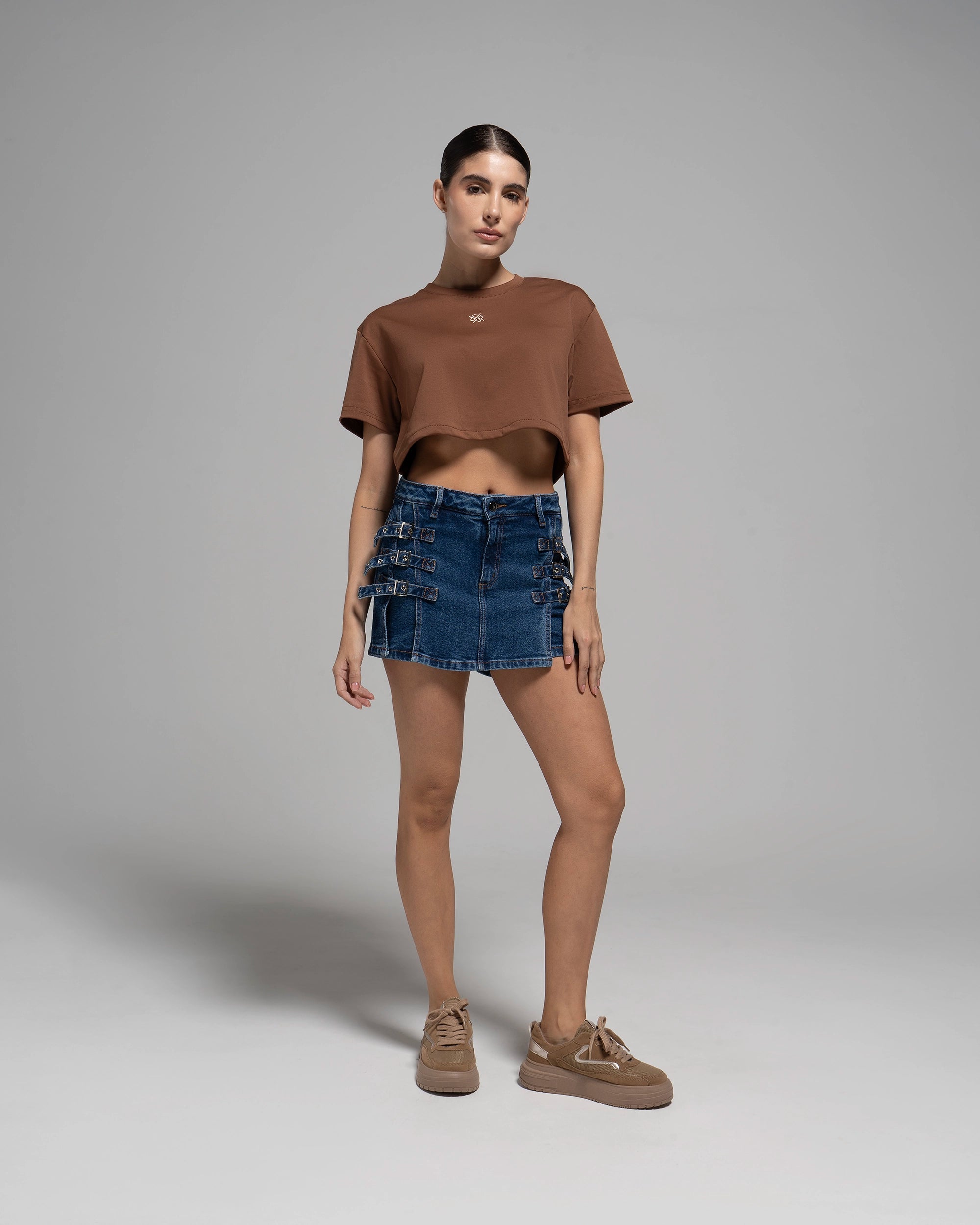 FALDA SHORT CON HEBILLAS