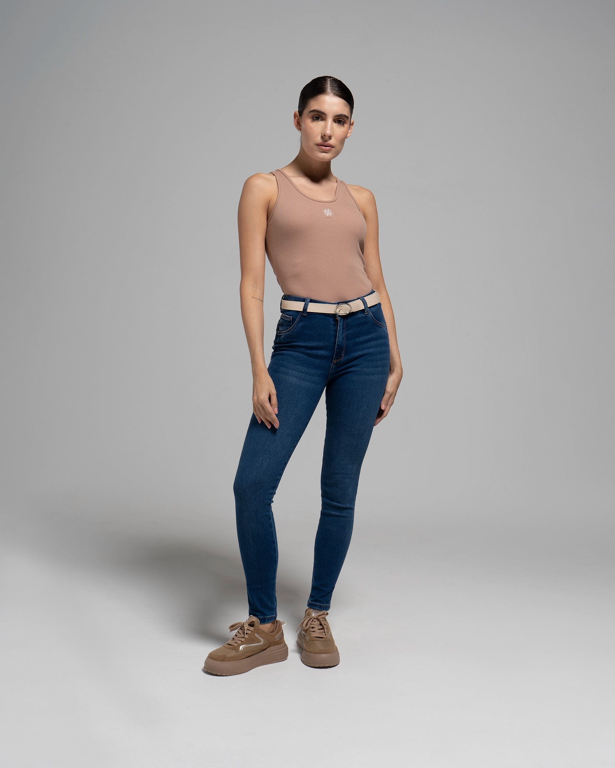 SKINNY CON CORREA BLANCA