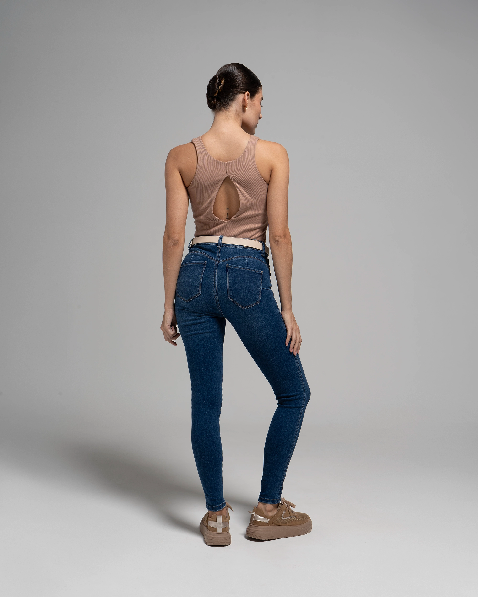 SKINNY CON CORREA BLANCA