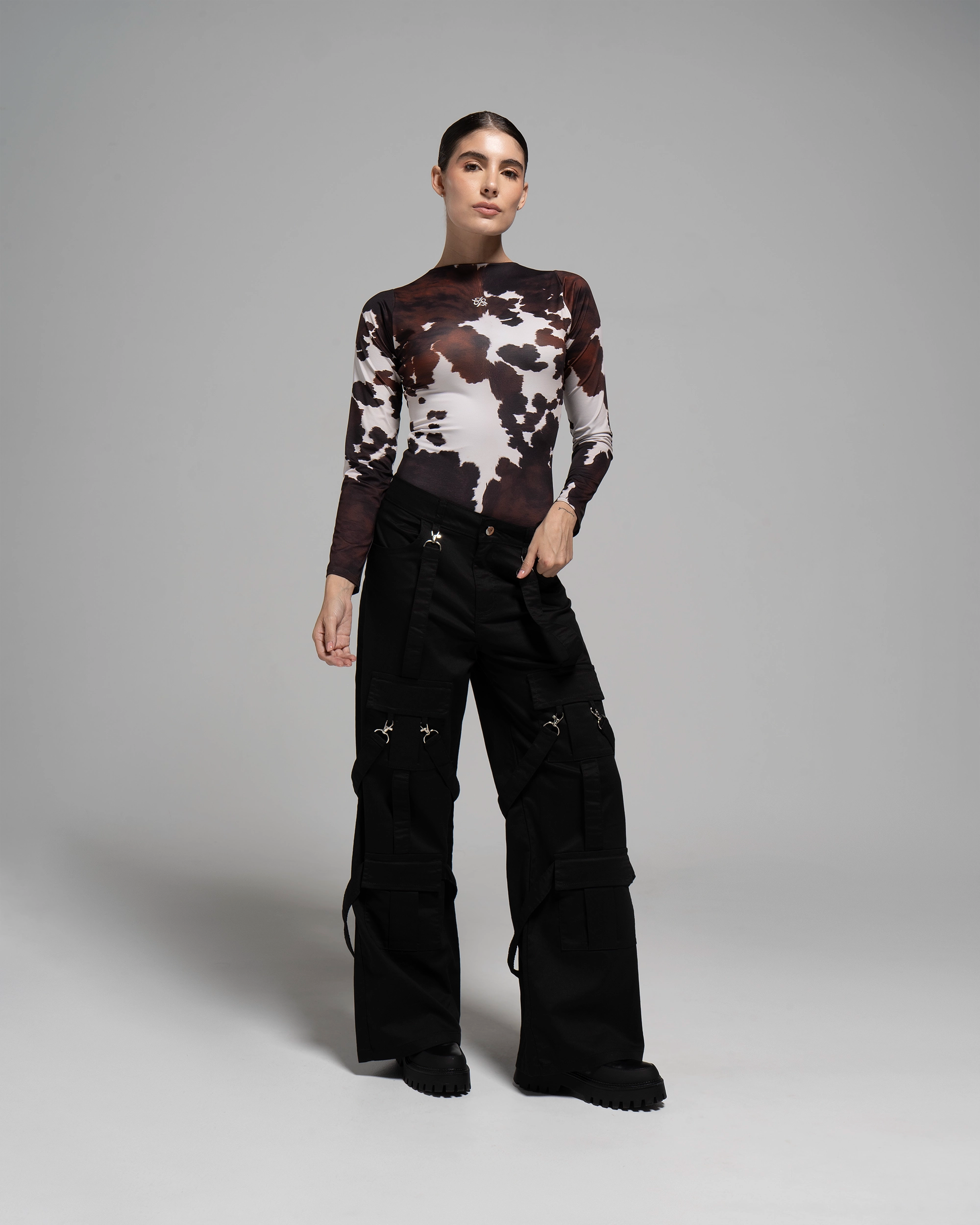 PANTALON CARGO DE TIRAS NEGRO