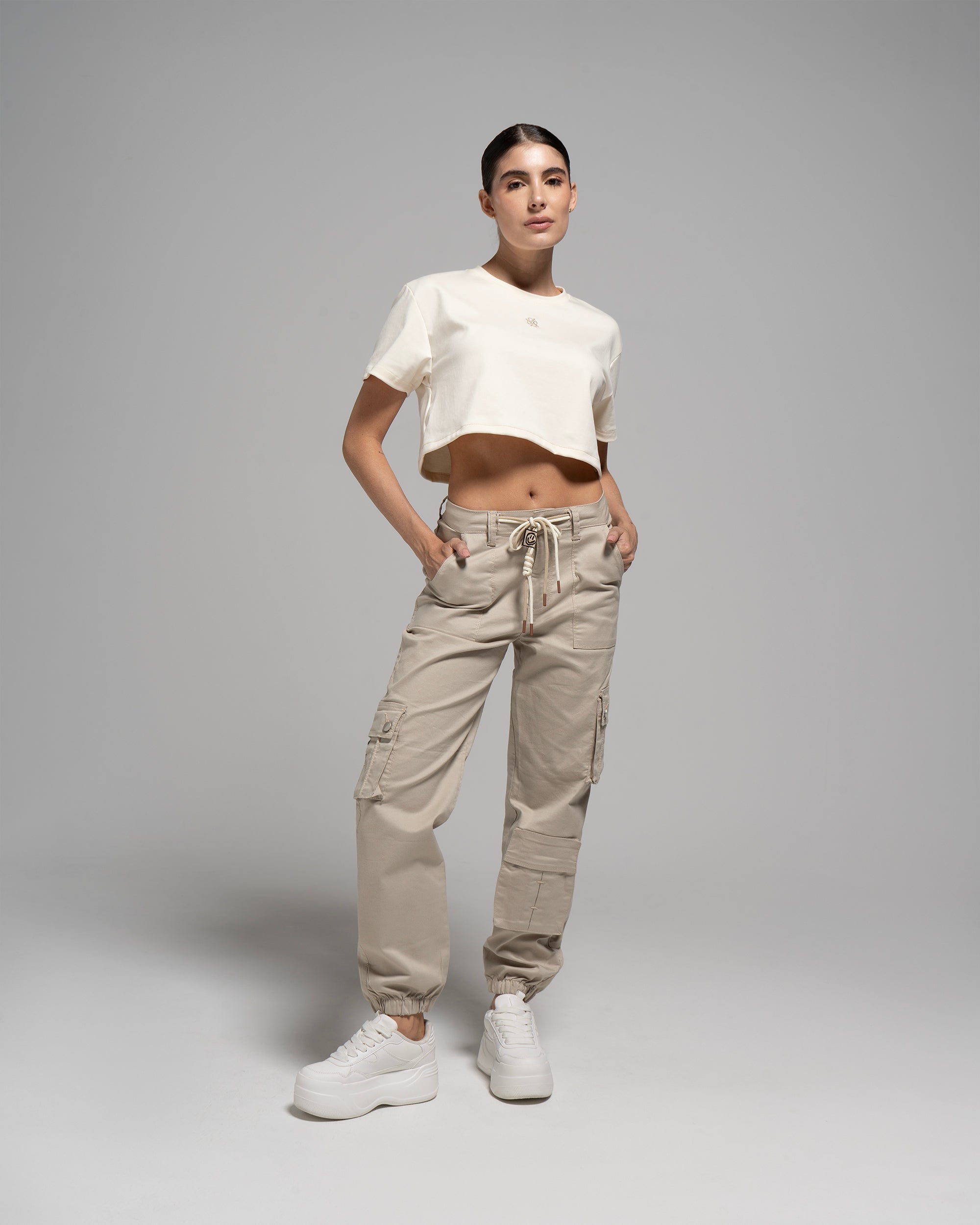 JOGGER CON CORDÓN