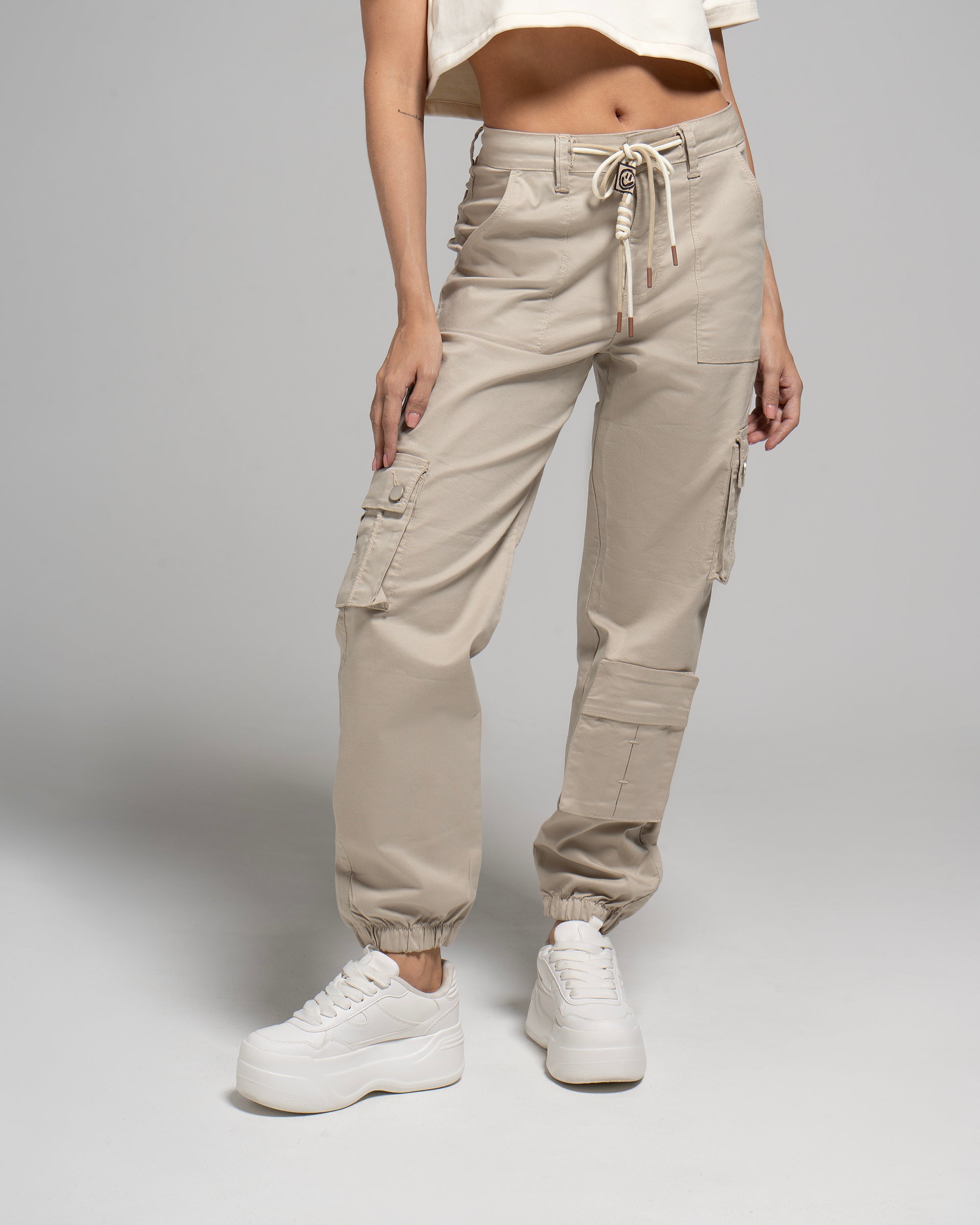 JOGGER CON CORDÓN