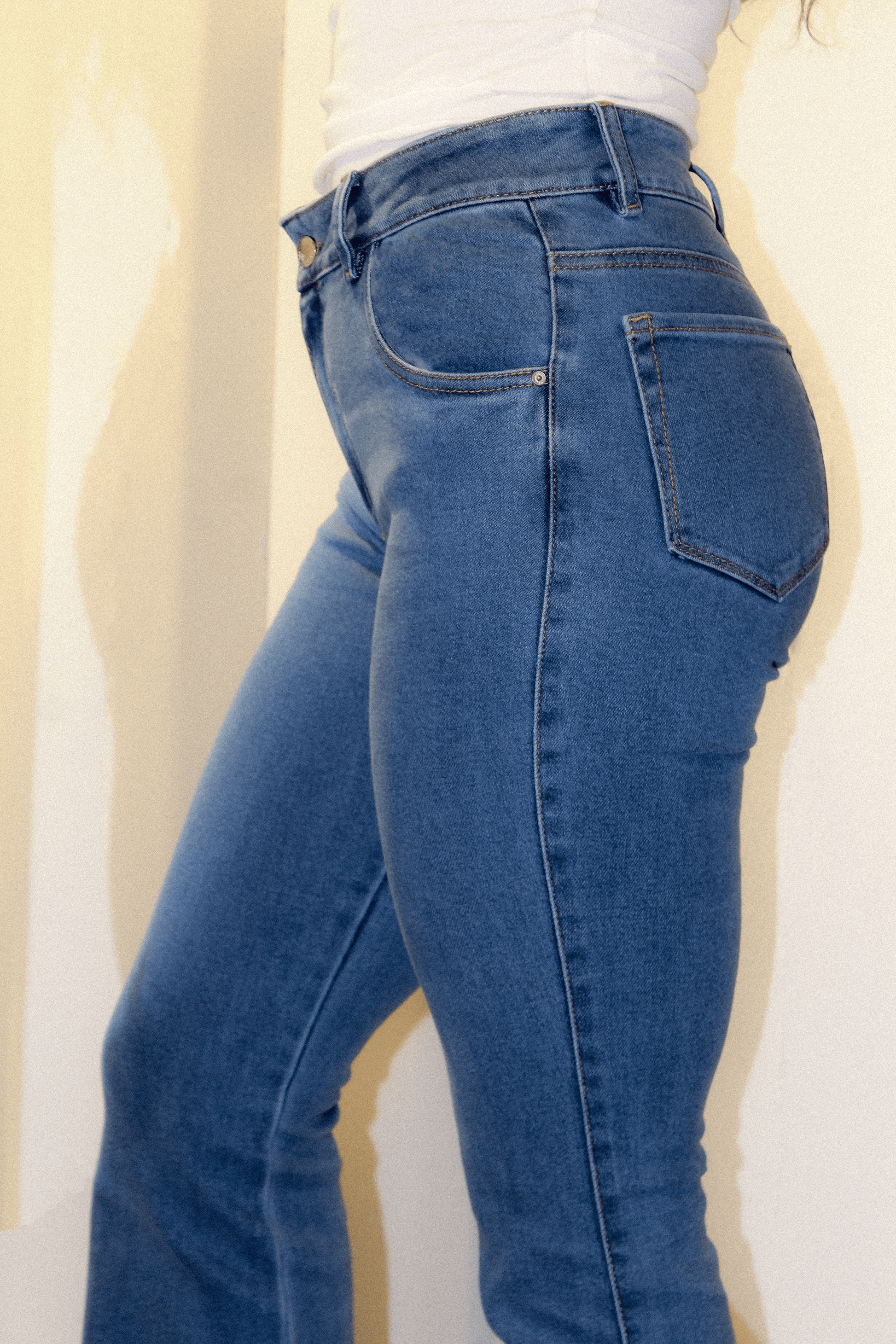 JEANS FLARE DENIM AZUL MEDIO - UP FEMME