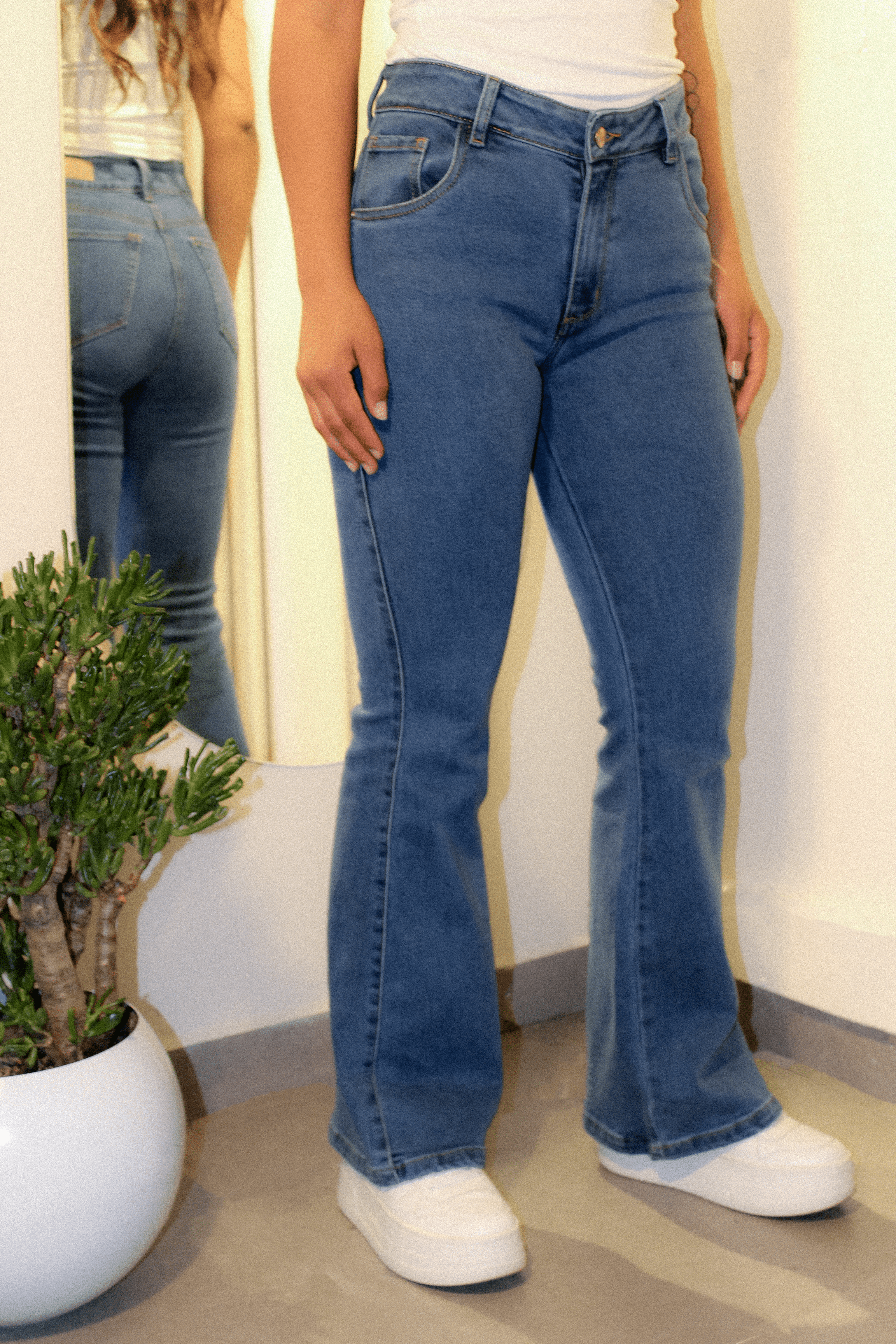 JEANS FLARE DENIM AZUL MEDIO - UP FEMME