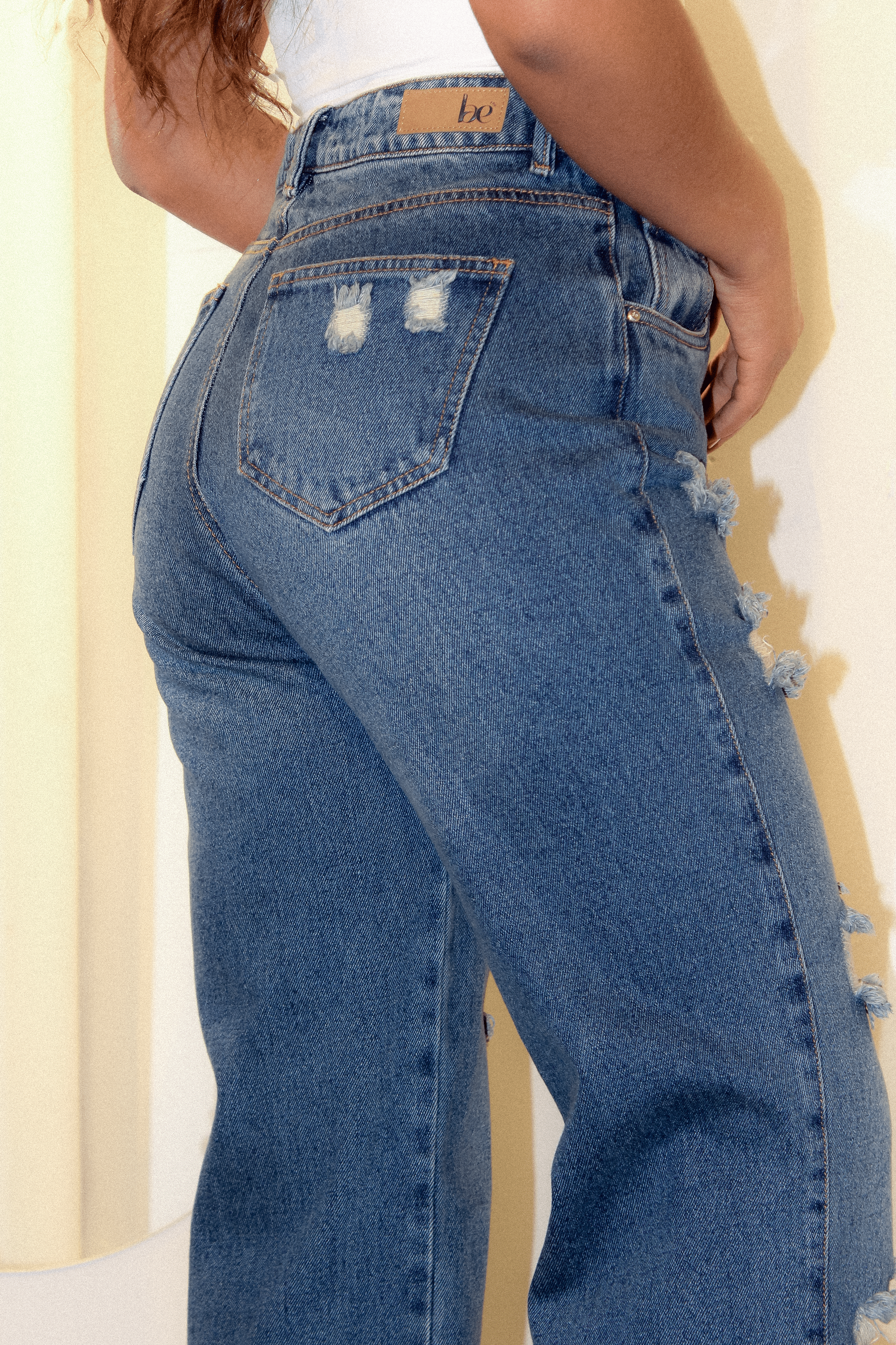 STRAIGHT LEG JEAN CON DESTROYER - UP FEMME